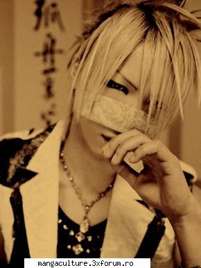 nume : reita 
nume adevarat : suzuki akira 
rol in trupa : basist 
zodie: gemeni 
data nasterii :