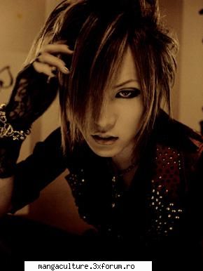 nume : uruha 
nume adevarat : takashima kouyou 
rol in trupa : chitarist 
zodie: gemeni 
data