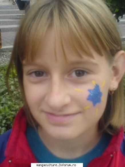 eu arat cam asa (pt ca mi-am scimbat frizura nu sunt chiar asa dar mnoh) poze k capsunika vesela!!!